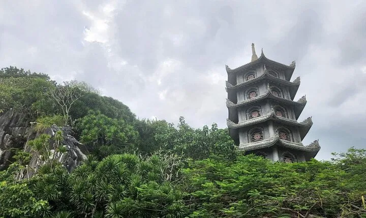 Hoi An Sunset and Marble Mountains Group Tour from Da Nang