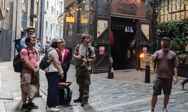 Step into the Clink Prison & See 30 Amazing London Sights