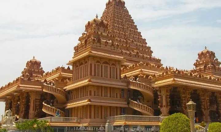 Morning Tour Of Chhatarpur Temples And Qutub Minar In Delhi With Tuk-Tuk Ride