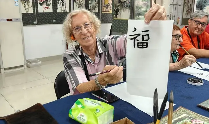 1-Hour Calligraphy Class with Optional Sightseeing