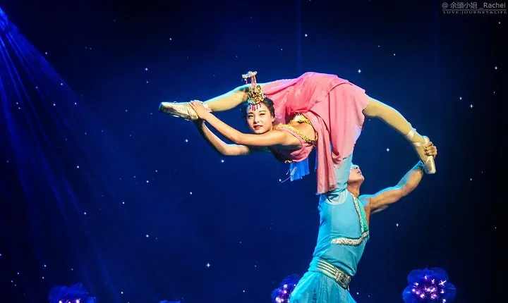 Beijing Afternoon Tour to Silk Market & Chaoyang Acrobatic Show