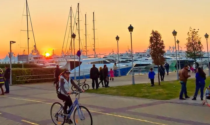 Athens by the sea walking tour (seafront meal included)