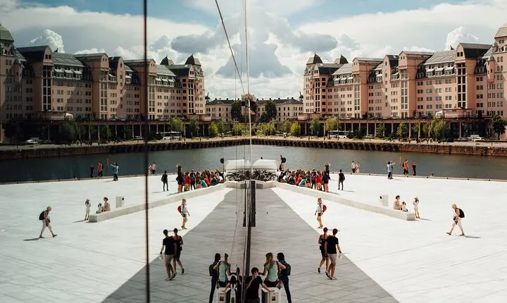 Oslo: Private VIP City Tour by Luxury Minivan with Driver & Guide