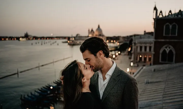 2-Hour Private Photo Shoot in Venice with Gondola Ride