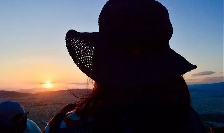 Lʏᴄᴀʙᴇᴛᴛᴜs sᴜɴsᴇᴛ ᴘᴏʀᴛ Pɪʀᴀᴇᴜs ᴀɴᴅ Aᴛʜᴇɴs ʙʏ ɴɪɢʜᴛ ᴅʀɪᴠɪɴɢ ᴛᴏᴜʀ