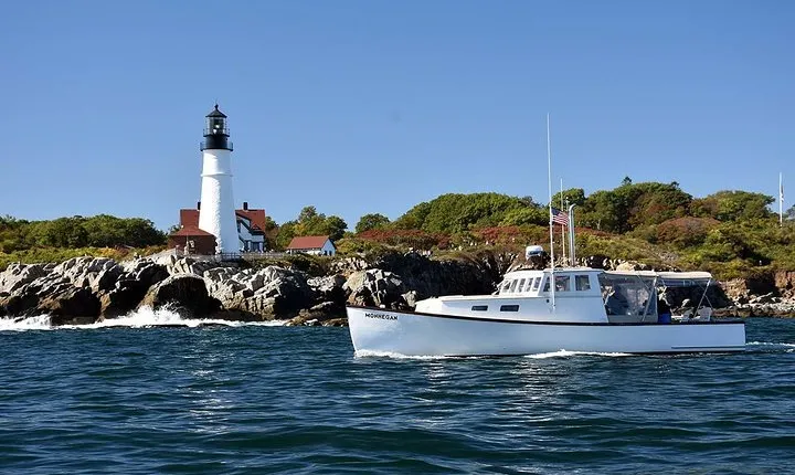Maine Fall Foliage Private Lobster Boat Cruise with Local Drinks