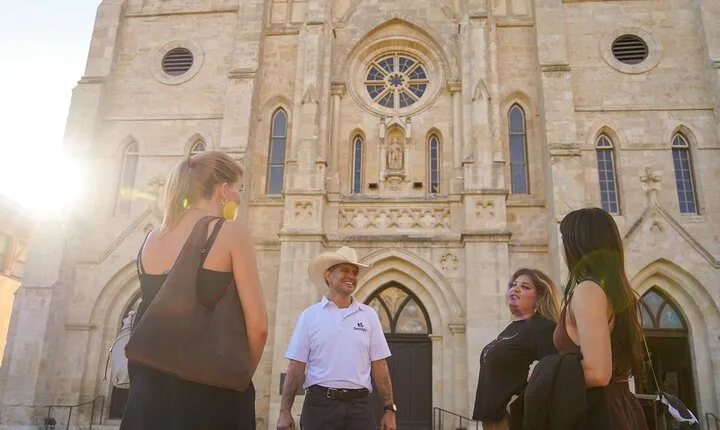 San Antonio Small Group Walking Tour with Riverwalk Boat Cruise