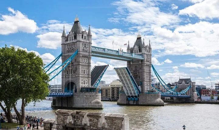 Easy Access Tower Bridge and Engine Room & Scenic Thames Cruise