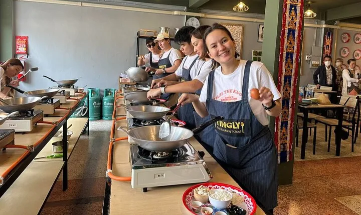 Traditional Thai Cooking Class with Market Visit in Bangkok 