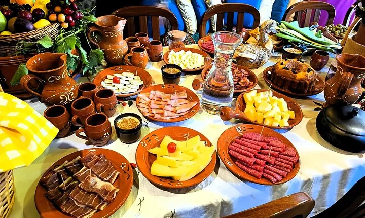 Taste of Sintra’s Wonders – Wine & Tapas Tasting Private Tour
