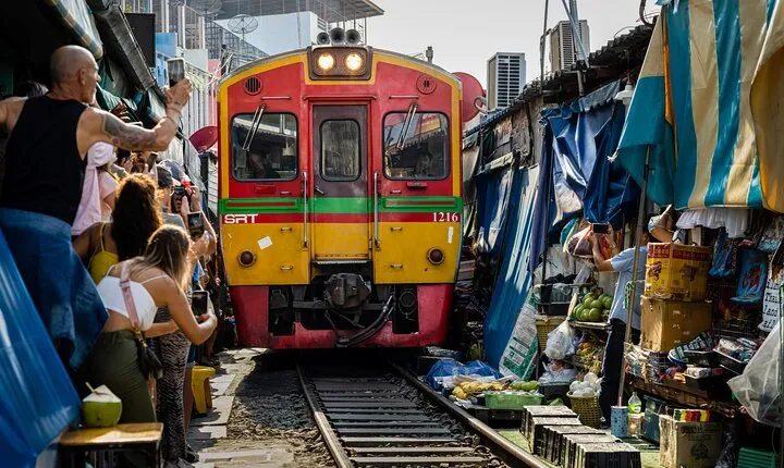 Private Tour to Railway Market and Damnoen Saduak Floating Market
