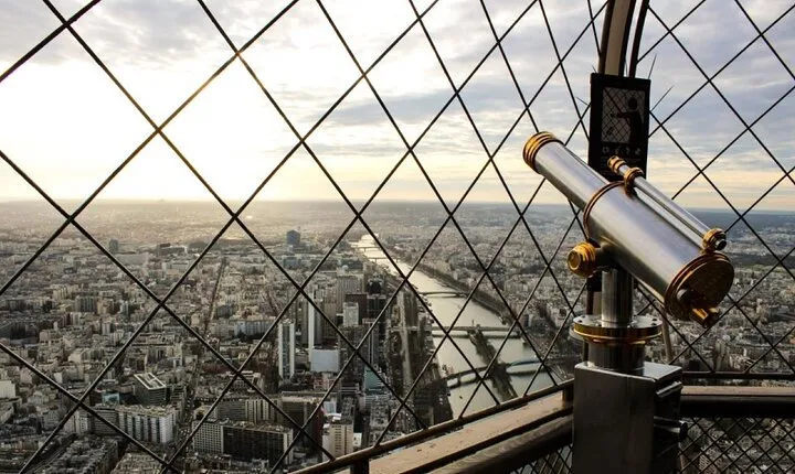 Eiffel Tower Access to 2nd Floor & Summit with Host by Lift