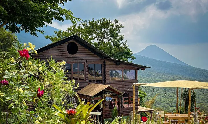 7 Waterfalls Tour at Casa 1800 Los Naranjos with Breakfast