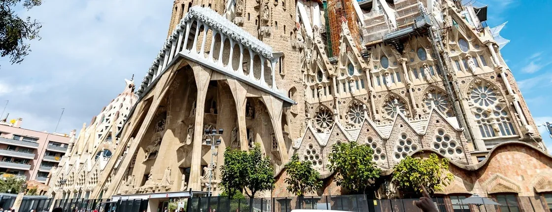 Small-group guided tour of the Sagrada Familia in Barcelona with priority access