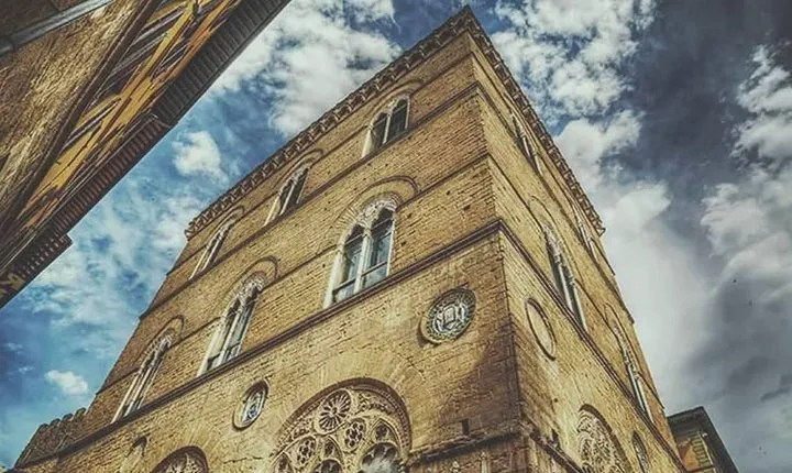 Climb up the secret tower: see Florence from the top!