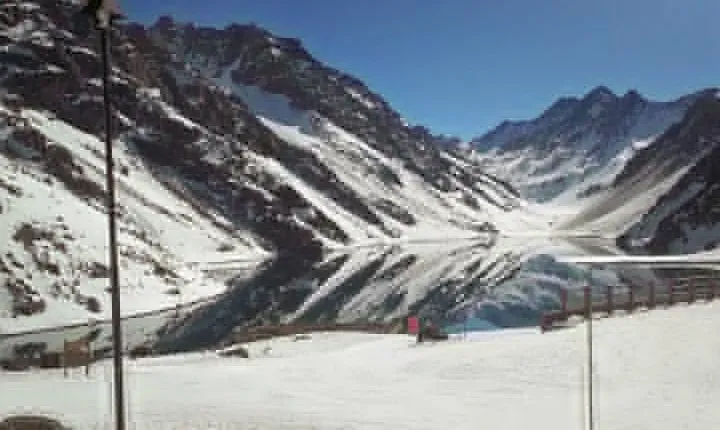 Small-Group Tour: Portillo Ski Center, Inca Lagoon plus Premium Wineries in Aconcagua Valley