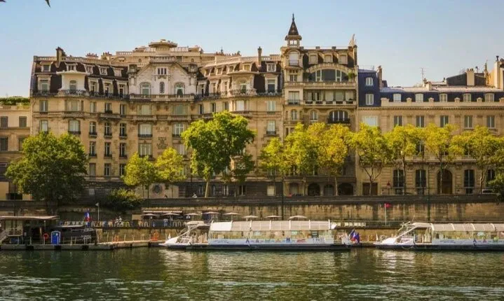 Seine River Cruise Tour and Optional Macaron Tasting