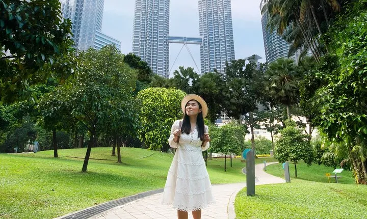 Private Kuala Lumpur Photoshoot Outside Petronas Tower