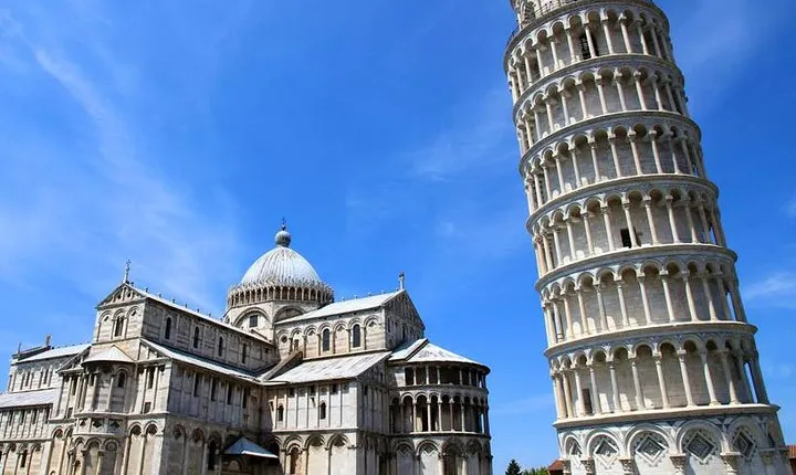 Regular Tour Pisa and Lucca by Van from Florence