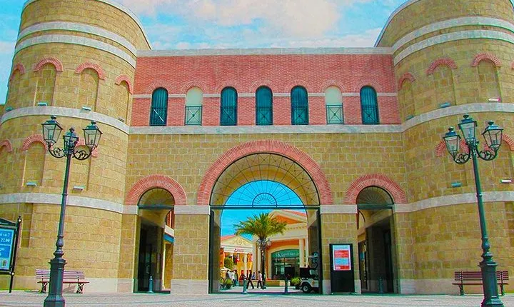 Shopping tour to Castel Romano Designer Outlet from Rome and back