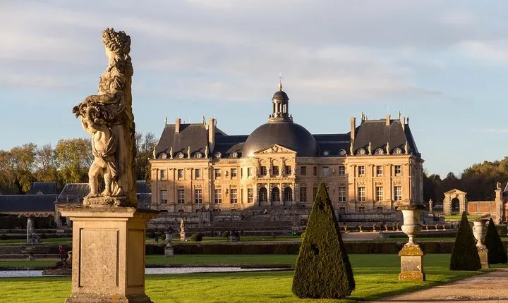 Fontainebleau and Vaux-Le-Vicomte Castle Small-Group Day Trip From Paris