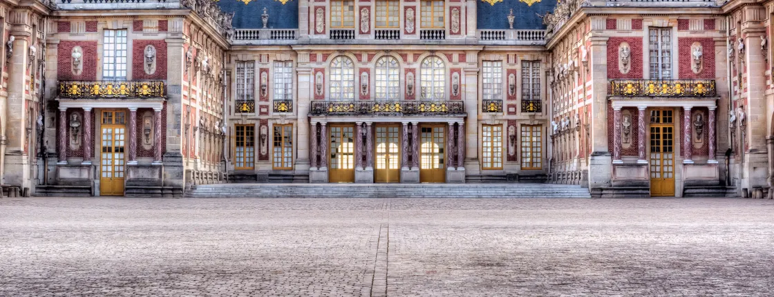 Versailles Palace guided tour from Paris including gardens shows
