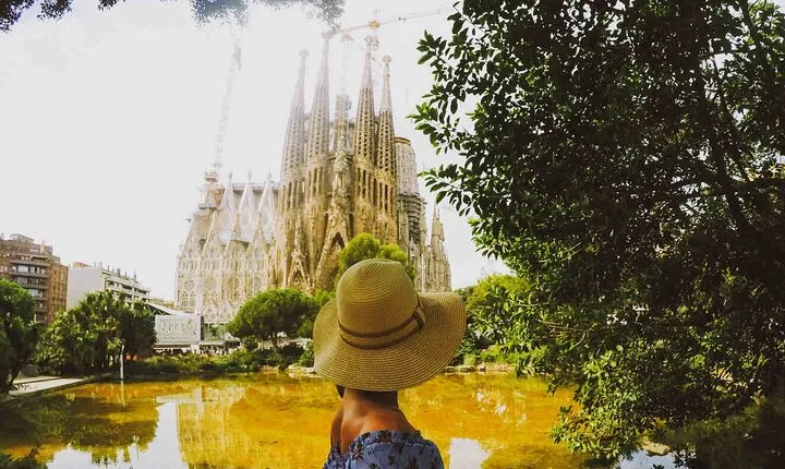 Sagrada Familia "Fast Track" Guided Tour in Barcelona