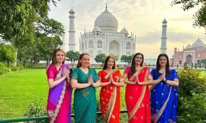 From Delhi : Taj Mahal Photoshoot in Indian Ethnic dresses