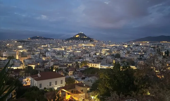 Athens at Night Small-Group Walking Tour with Dinner