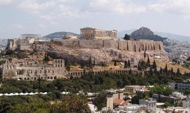 Athens Private Walking Tour: Acropolis, Plaka and Food Tastings