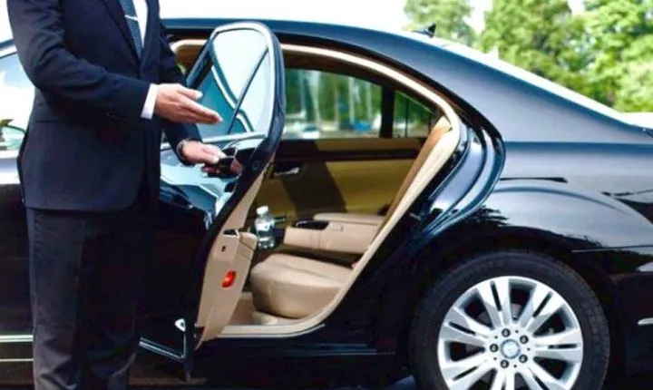 Limousine transfer service from Rome center (Aurelian Walls) to Airports