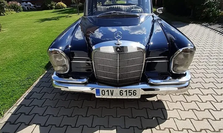 Retro Mercedes Prague Tour