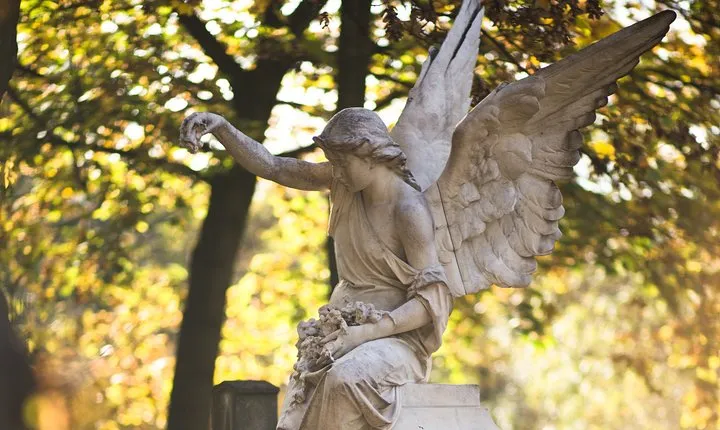 The Famous Graves of Père Lachaise - Self-Guided Audio Tour