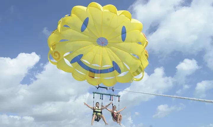 Parasailing Adventure in Cancun with transfer