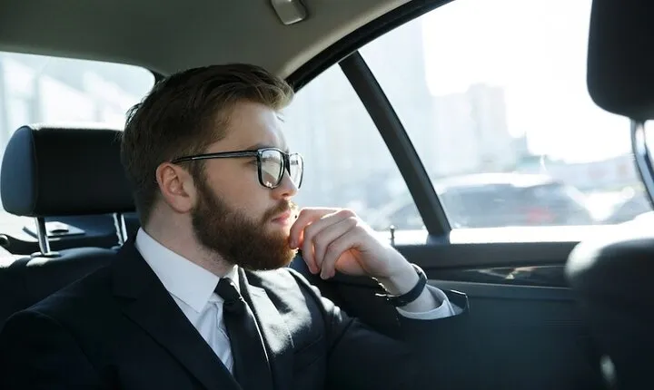 Private Airport Transfer between Paris and Parisian Airports