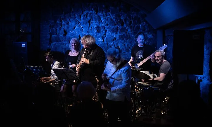 Live Jazz and Aperitivo in Rome Includes Appetizer and a Drink