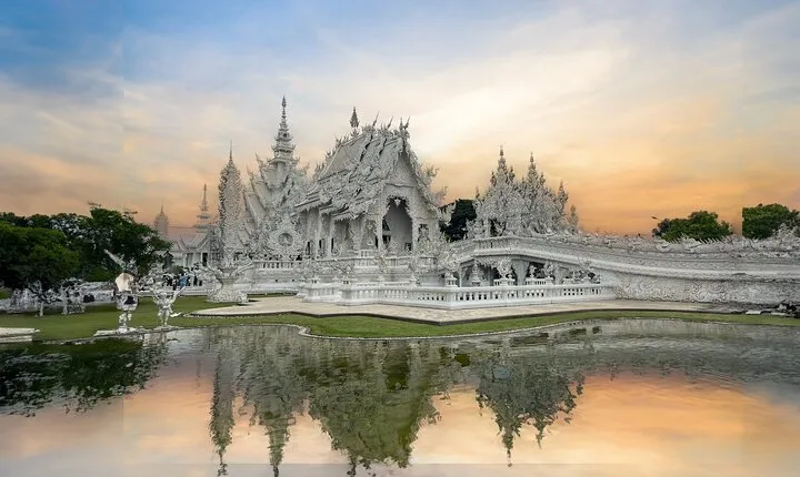 One Day Tour Chiang Rai(White Temple , Blue Temple, Black House) Private Tour