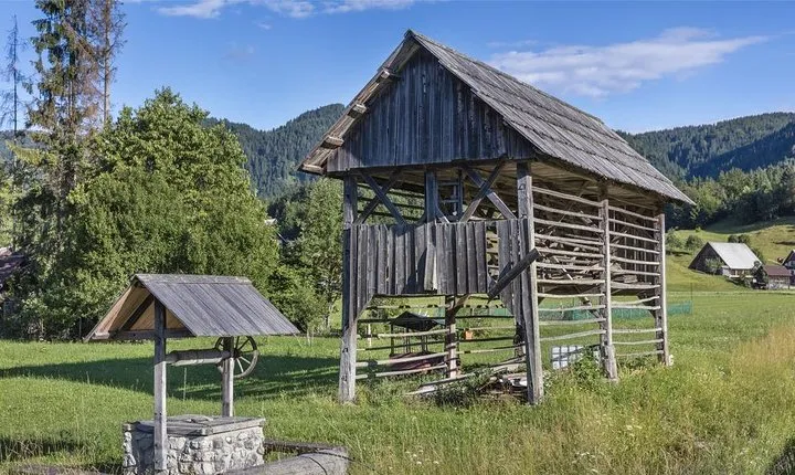 Land of Hayracks - Private tour to Dolenjska region from Ljubljana