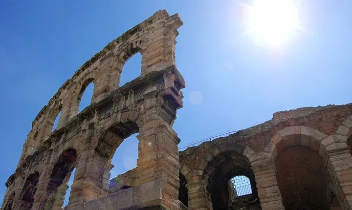 Visit of Verona and Lake Garda. Private tour with pick up