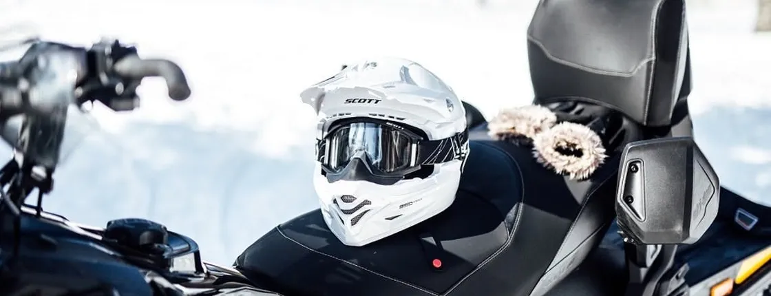 Snowmobile tour with ice fishing