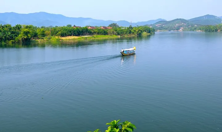 Hue: Royal Tombs & Pagoda Tour By Dragon Boat & Private Car