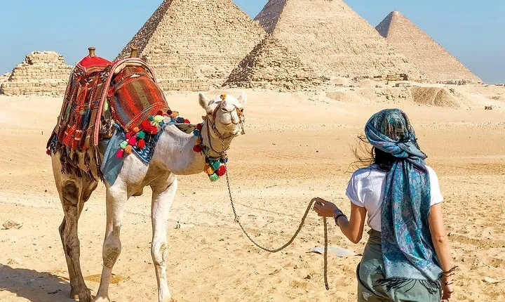 Private Guided Tour to Giza Pyramids, Sphinx, Memphis and Saqara From Cairo