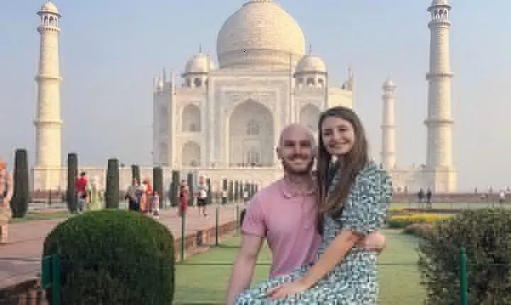 From Mumbai: Overnight Taj Mahal Tour with Flight & Hotel