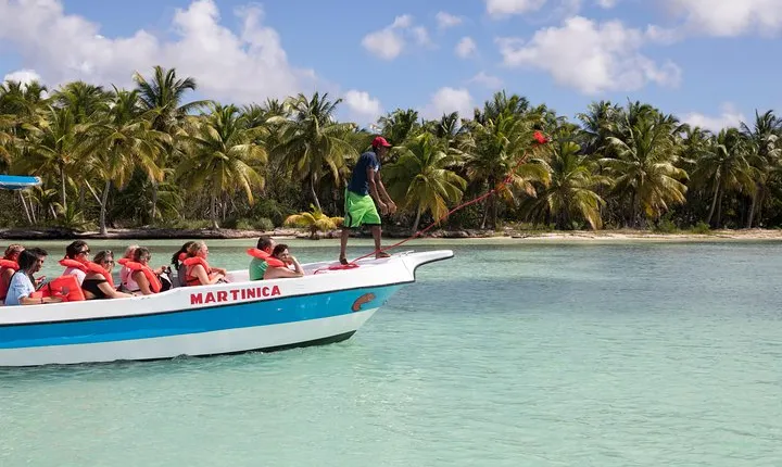 From Punta Cana: Saona Island & Altos de Chavon Day Trip with Lunch and Open Bar