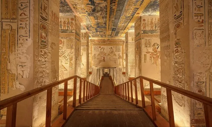 Half-day tour Valley of the Kings, Hatshepsut Temple, and Mammon