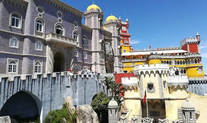Small group tour through the romantic Sintra & amazing Cabo da Roca & Cascais