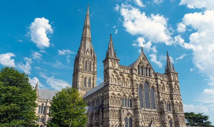 Stonehenge & Salisbury Cathedral: Private Day Trip from London