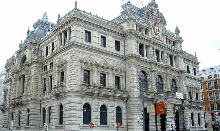 Private 4-hour Walking Tour of Bilbao with Local Guide