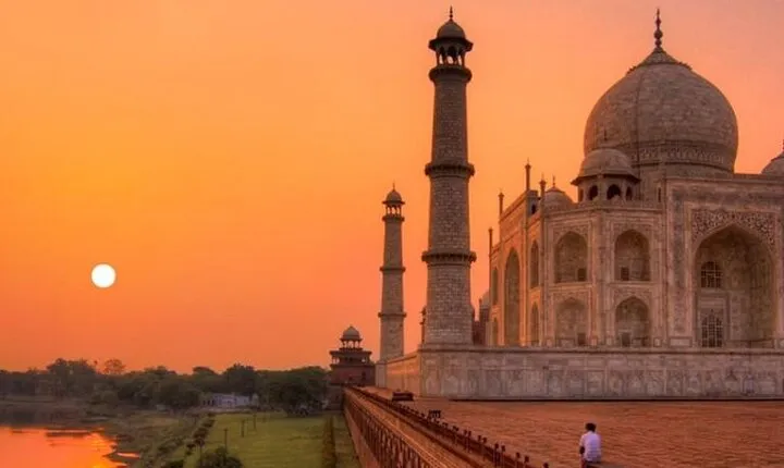 All Inclusive Private Taj Mahal Sunrise Tour with Agra Fort Visit