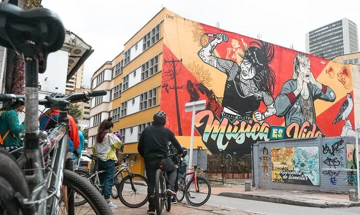 Bogotá Bike Tour with street art